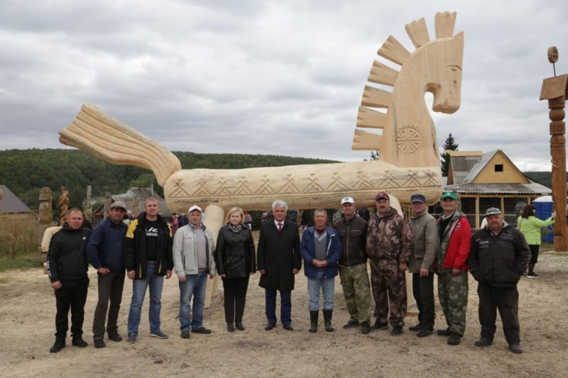 Масштабная скульптура «Тавлинский конь» создана в Мордовии